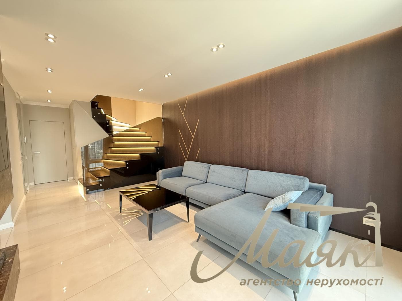 100-square-meter penthouse for rent in the Podvysotsky residential complex, Podvysotsky Street