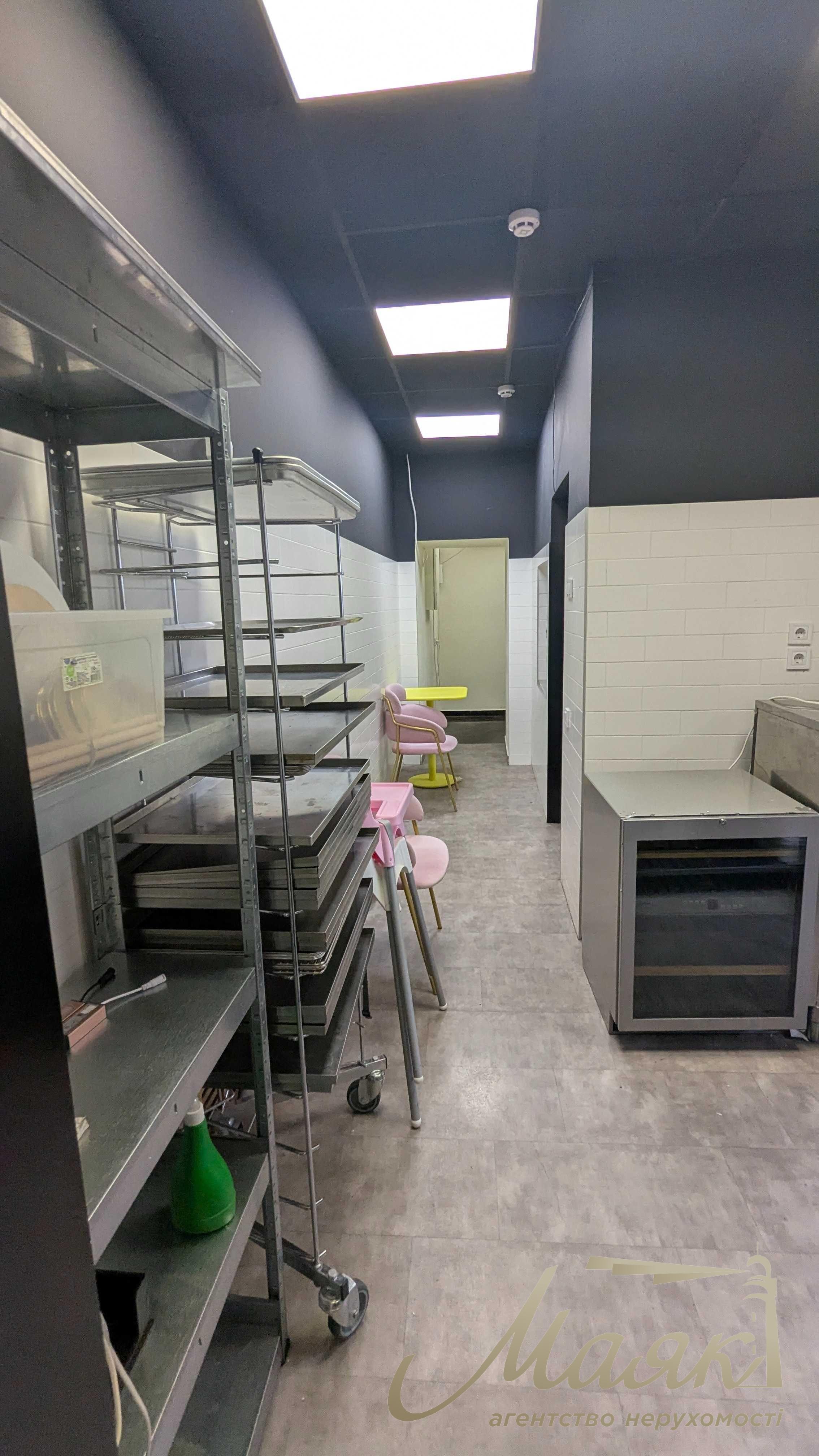 Аренда фасадного помещения под ресторан, салон, шоу-рум, Мазепы 18/19, Арсенальная