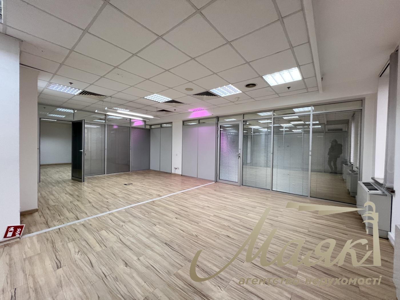 Оренда офісу 285 кв.м. в БЦ Леонардо вул.Богдана Хмельницького 52/17