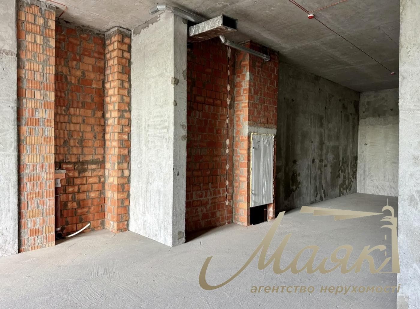 Оренда комерційного приміщення площею 78 м², фасад ЖК «Славутич»