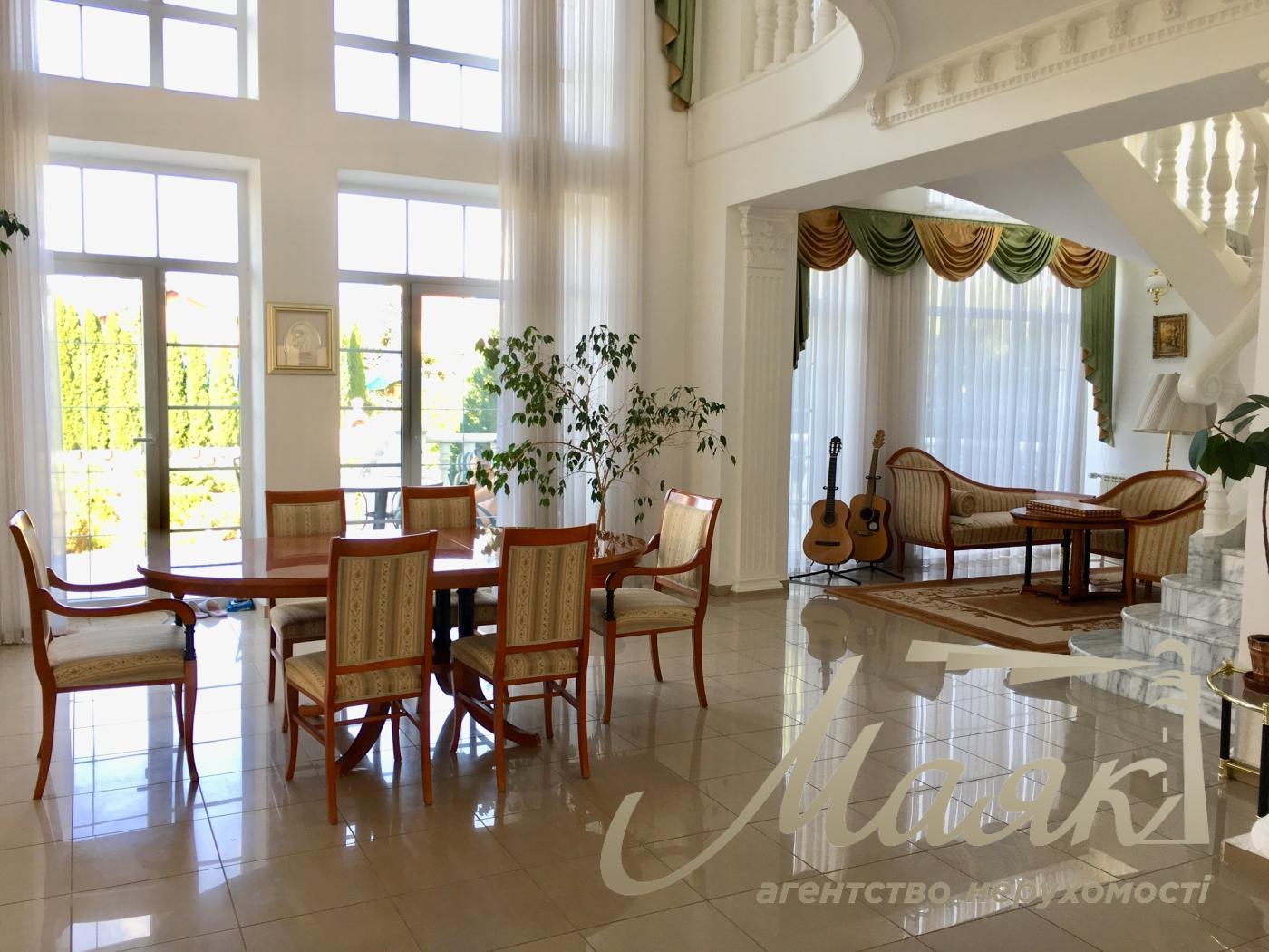 Rent 3-storey house 492,7m2, Lesniki