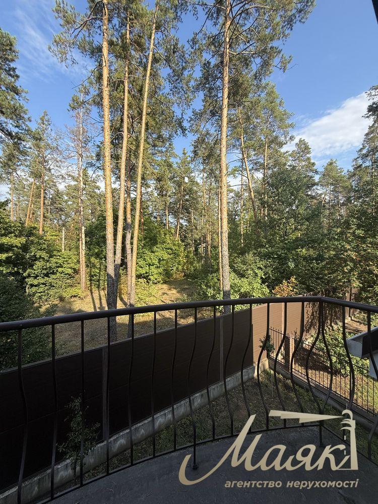 Продаж будинку в закритому КМ AlpenPark серед лісу