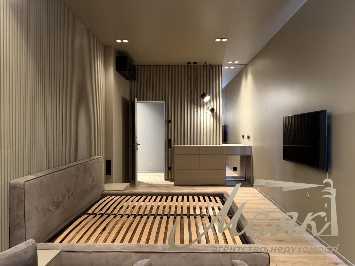 Оренда 3-х кімнатної квартири 130 кв.м. на вул.Преображенська 8Б