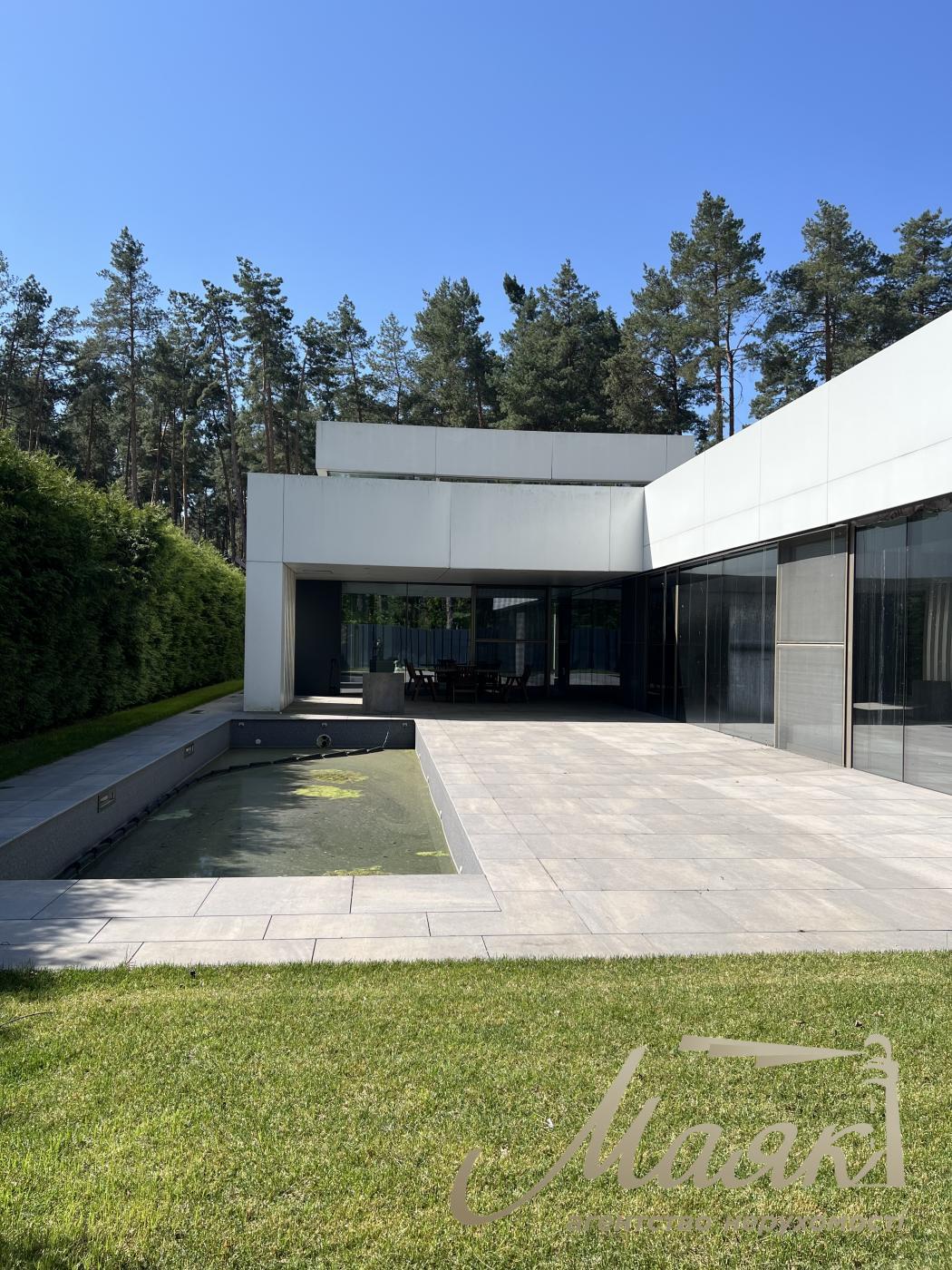 Продажа дома, 305 м2 с бассейном, участок 11 соток, Плюты