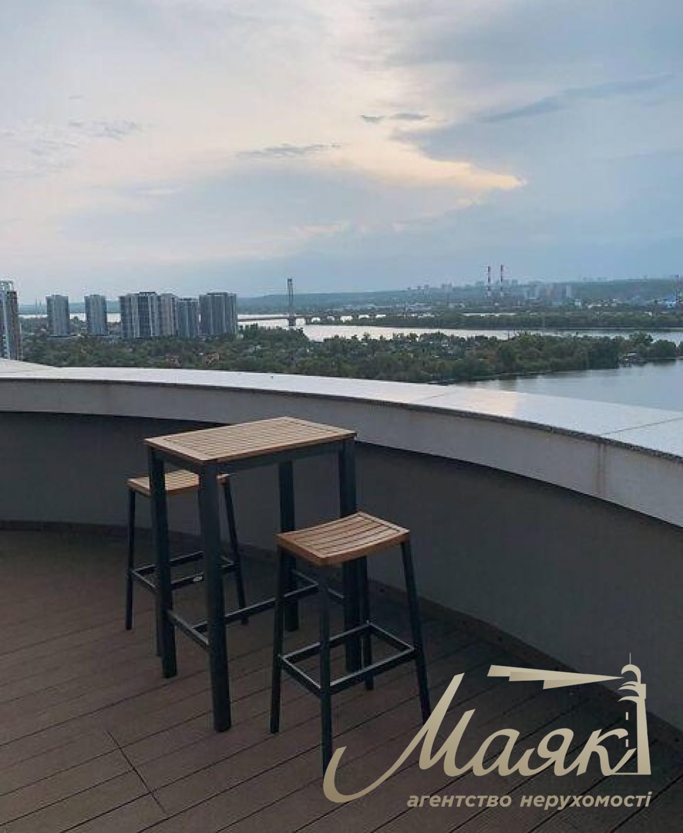 Продаж видової 2-х рівневої квартири з каміном, 115 м2 у Дніпровська набережна