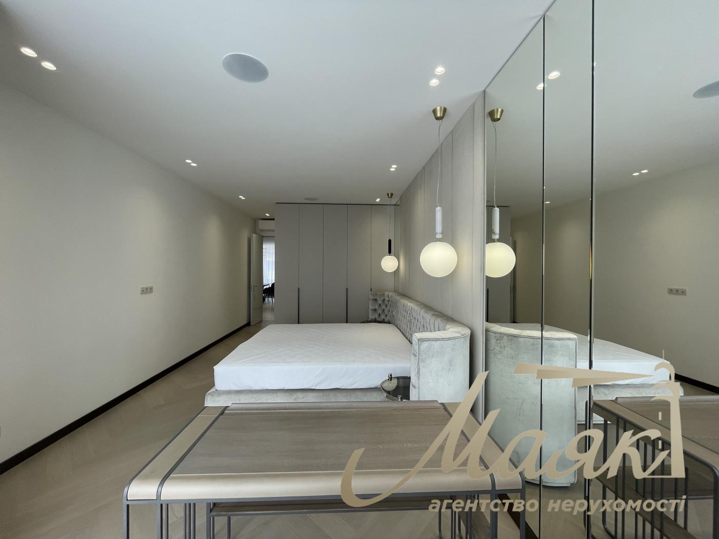 Rent 4-room apartment in Residential Complex Boulevard of Fountains, 5 Sapernoe Polye str.