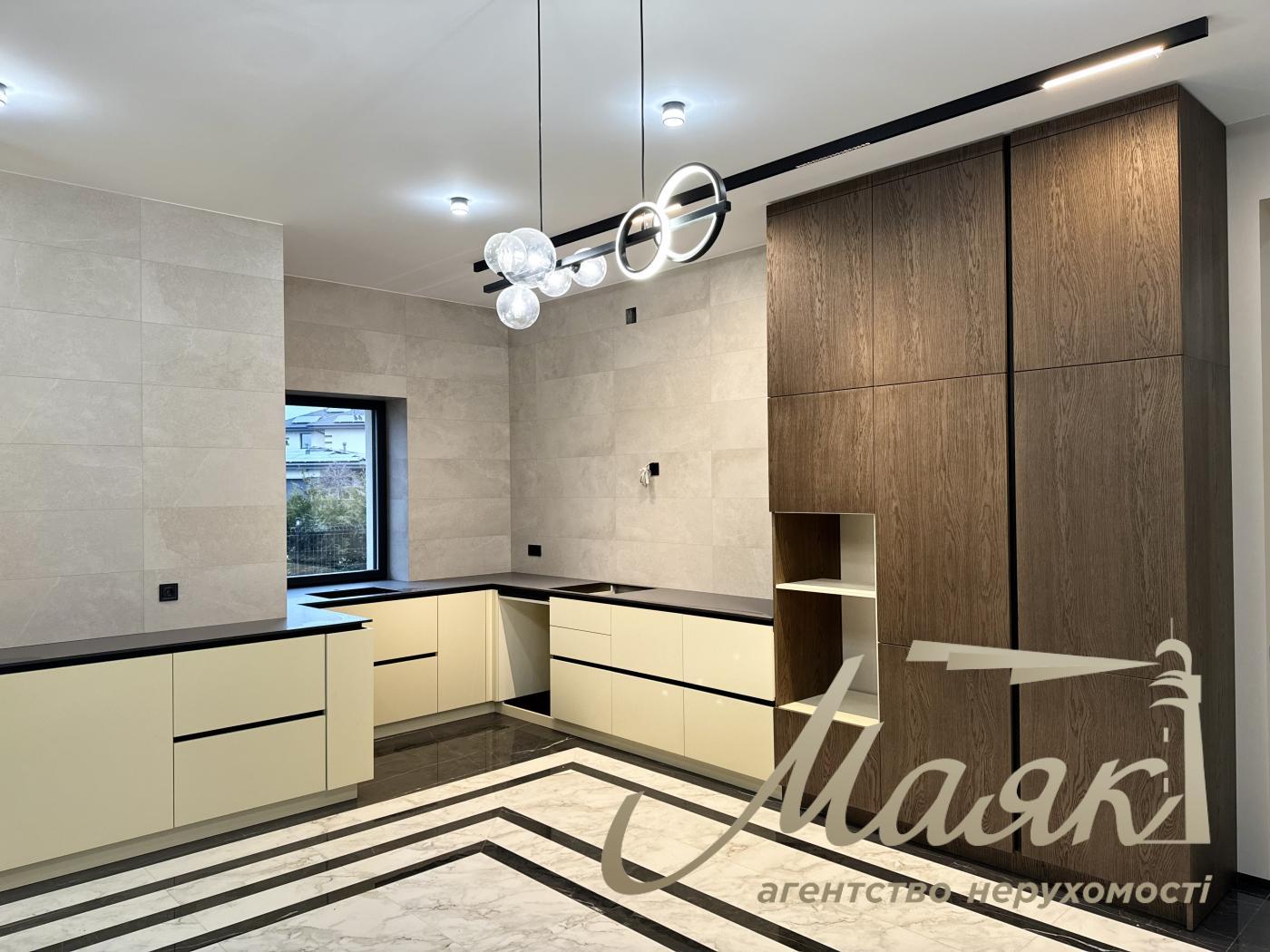 Продажа дома 286 м2  в с.Ходосовка КГ ВИТАГРАД