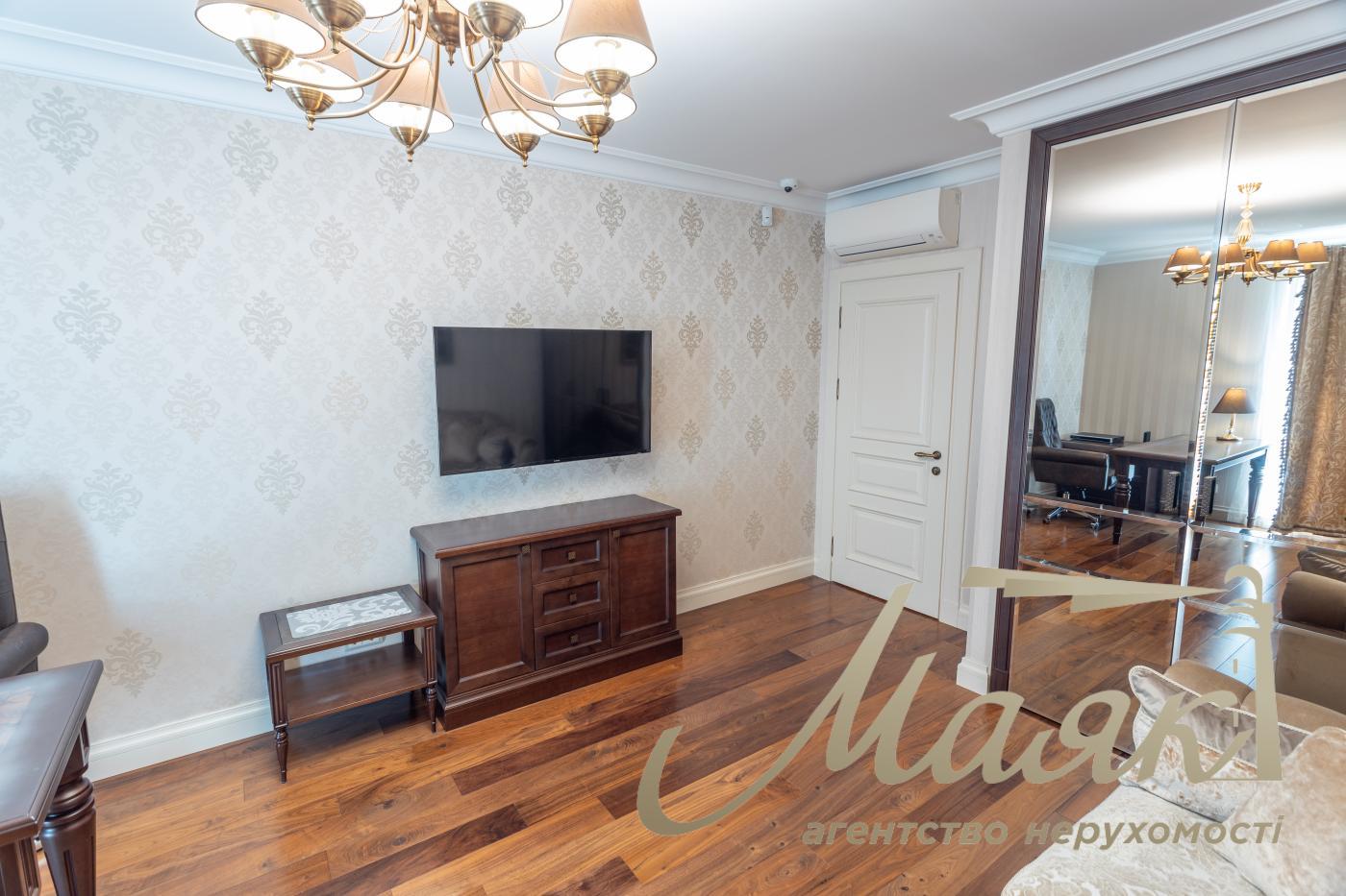 Sale 4k apartment with parking place in LCD Zverinetskyi, Pechersk, Kiev