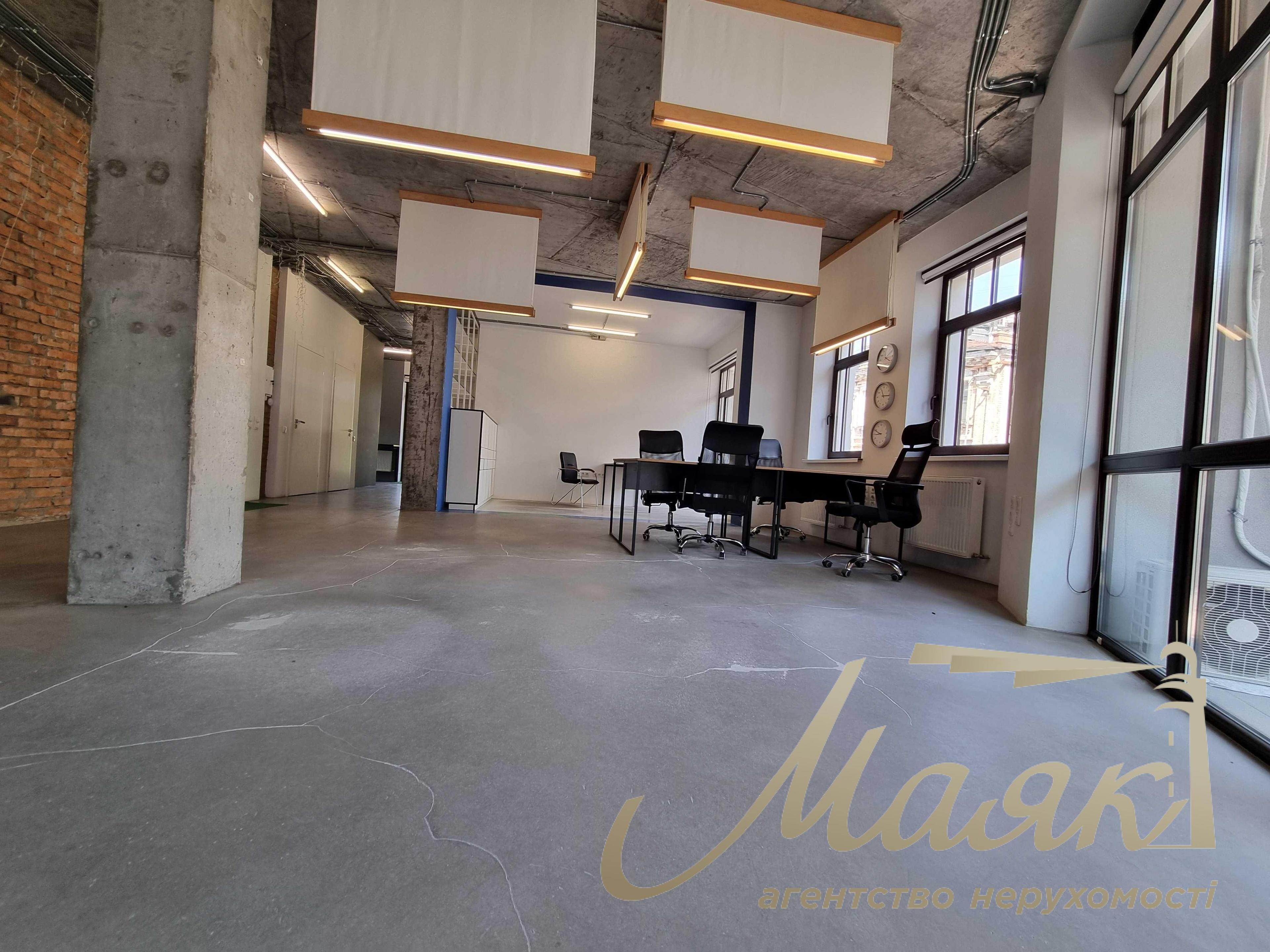 Rent office 350 sq.m. on Podil, Vozdvizhenska street 51A