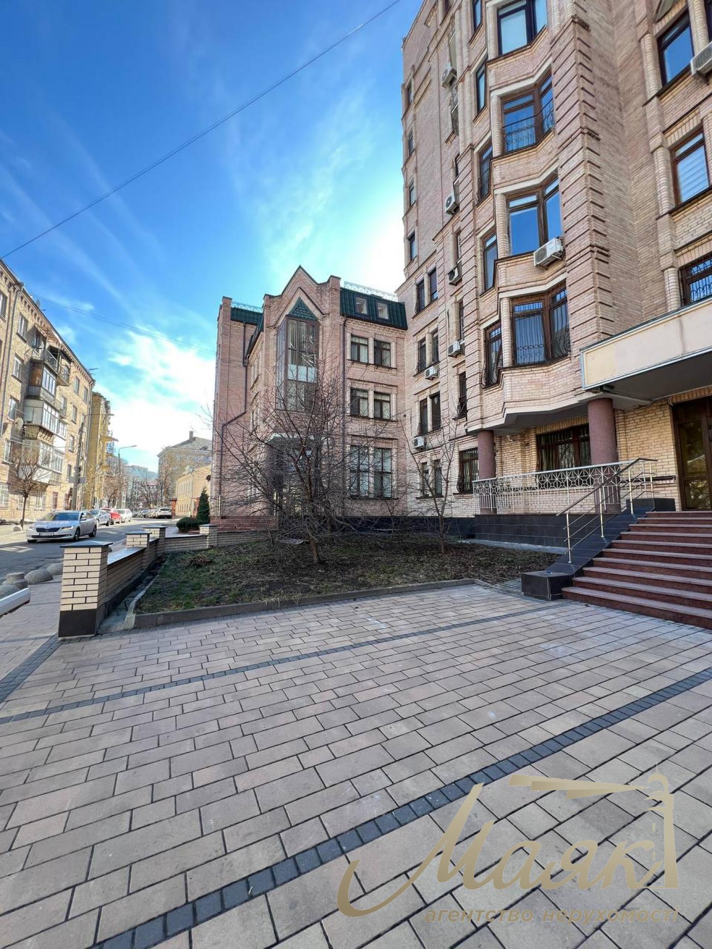 Оренда офісу 285м2 по вул.Булв'ярно-Кудрявська 13/19, Львівська площа.