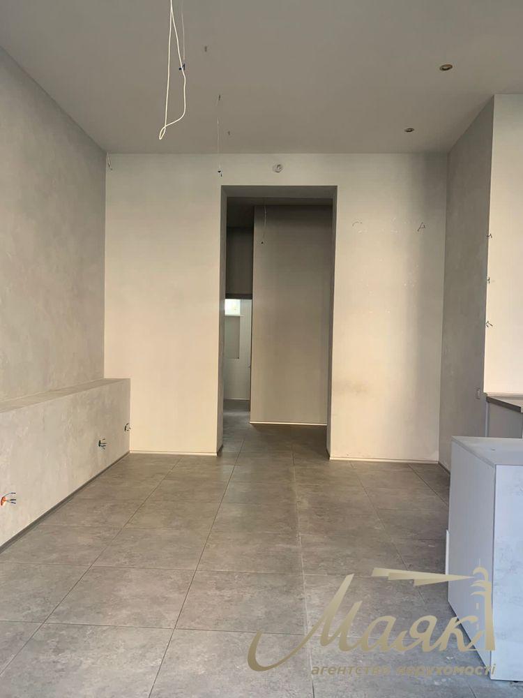 Поділ. 1 поверх. Комерція. Окремий вхід. Поруч Метро.