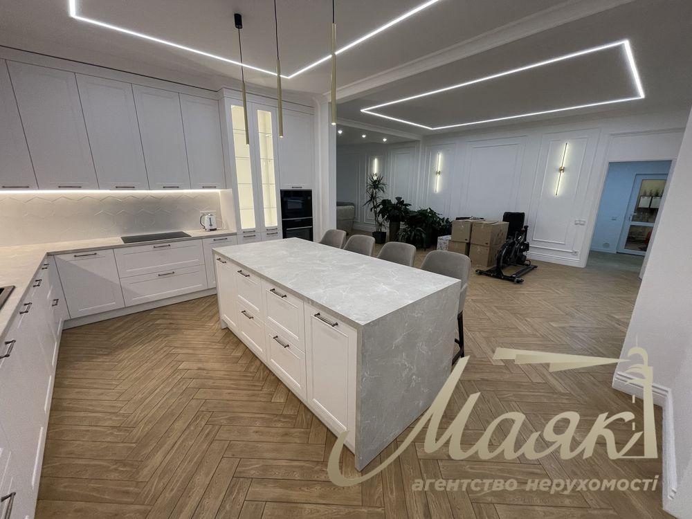 Продаж будинку 450 м2. Французьке містечко. Козин, Конча-Заспа