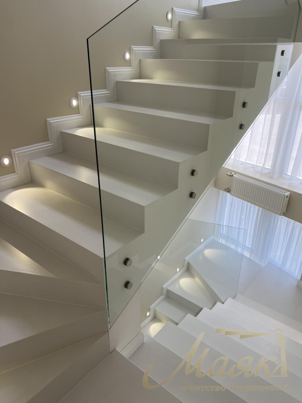 Rent 3-storey duplex 270m2, Kozin