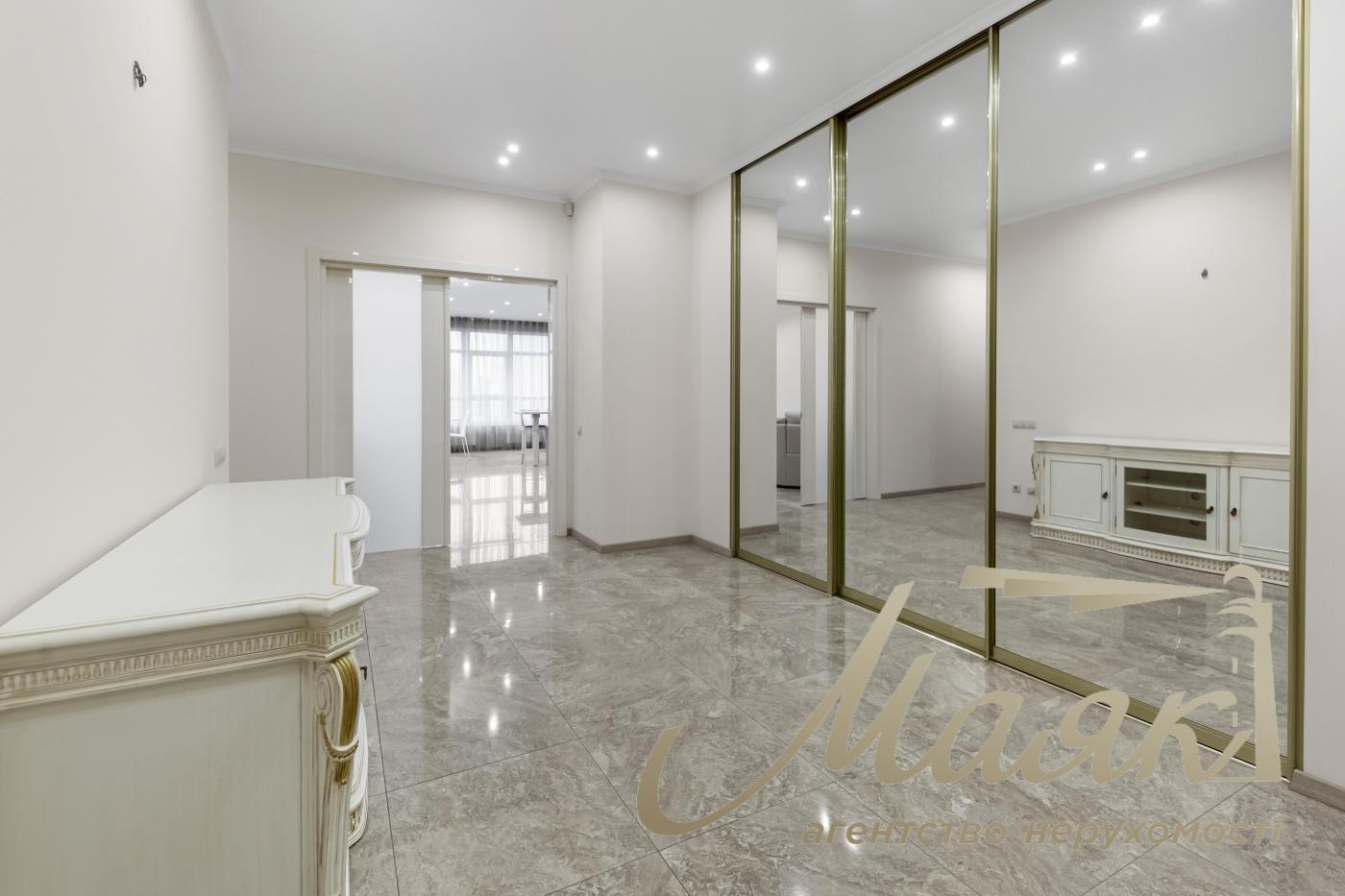 Продажа квартиры 200м2 в центре Кловский спуск, 7