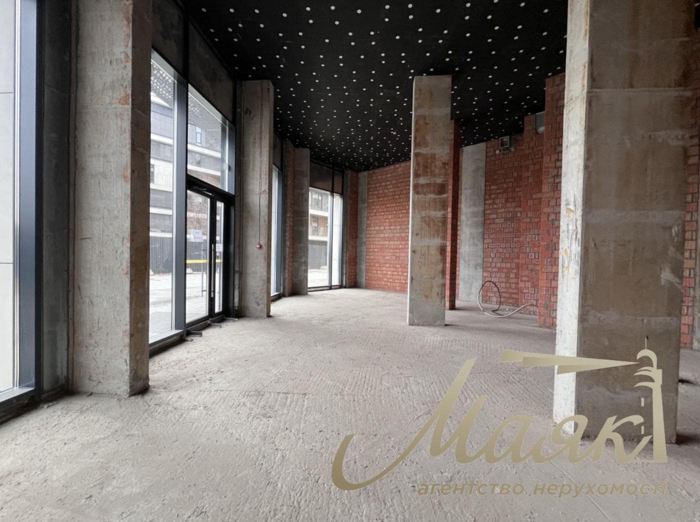 Продаж фасадного приміщення площею 103,3 м², ЖК Unit Home
