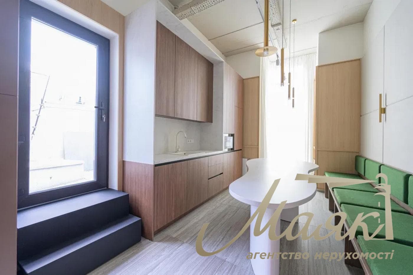 Оренда офісу з гарним видом площею 221 м² у бізнес-комплексі Crystal Hall, Берестейський проспект, Шулявка