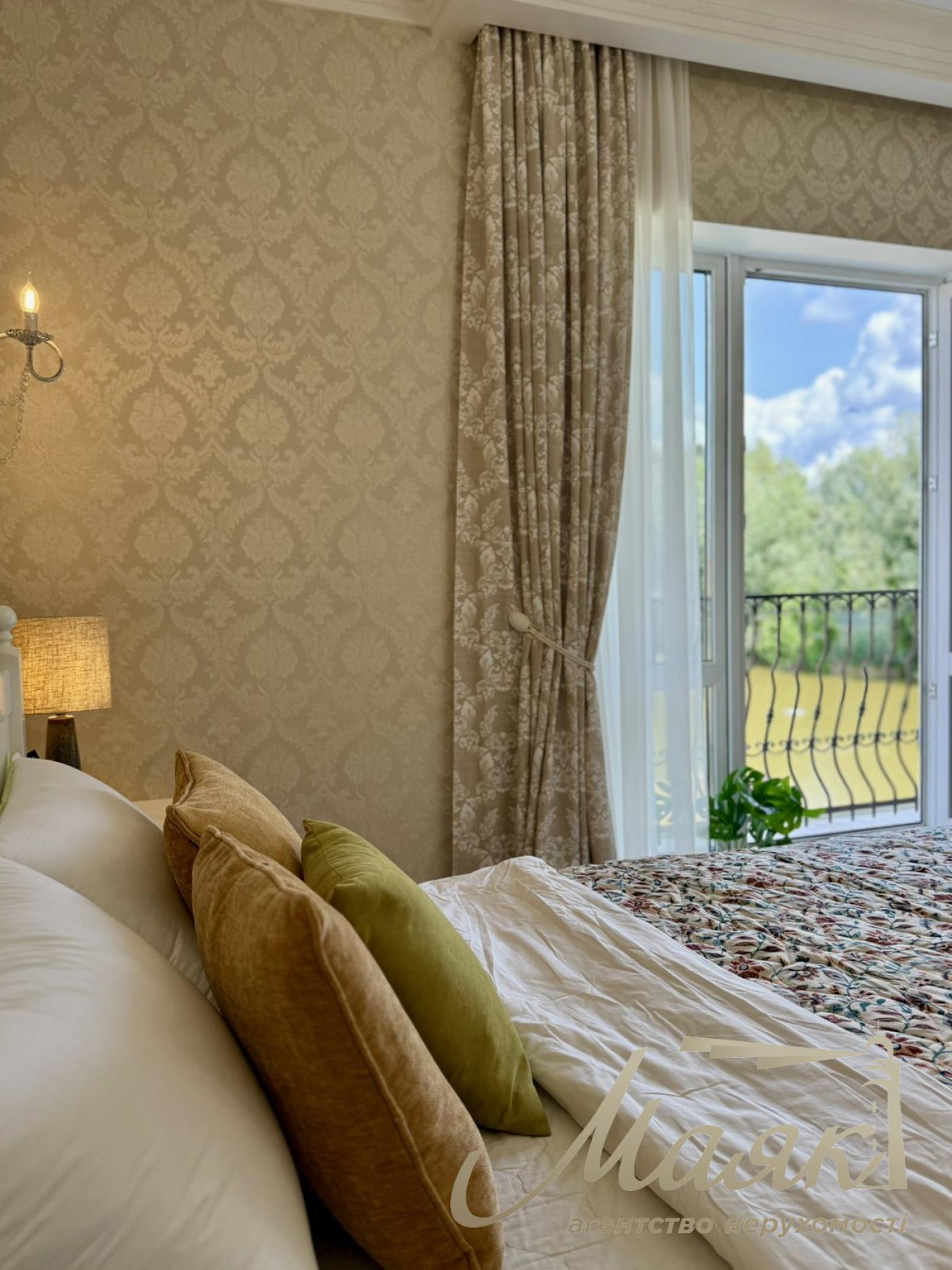 Продаж будинку в КМ Розкішне, село Романків, Обухівська траса