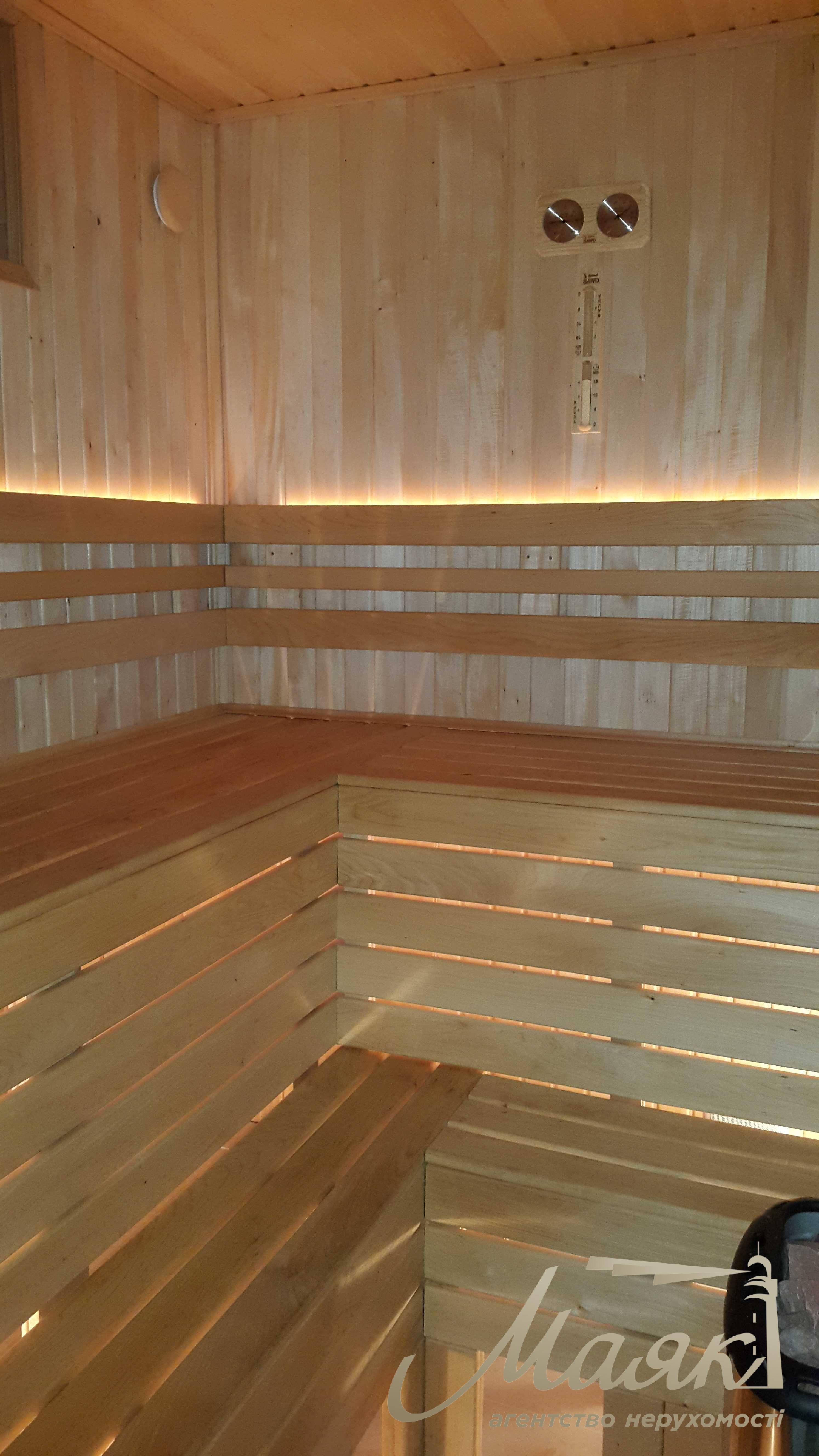 Оренда дизайнерського будинку 120 м² з доступом до бункерних апартаментів, сауною і великою терасою, Пуща-Водиця, Київ.