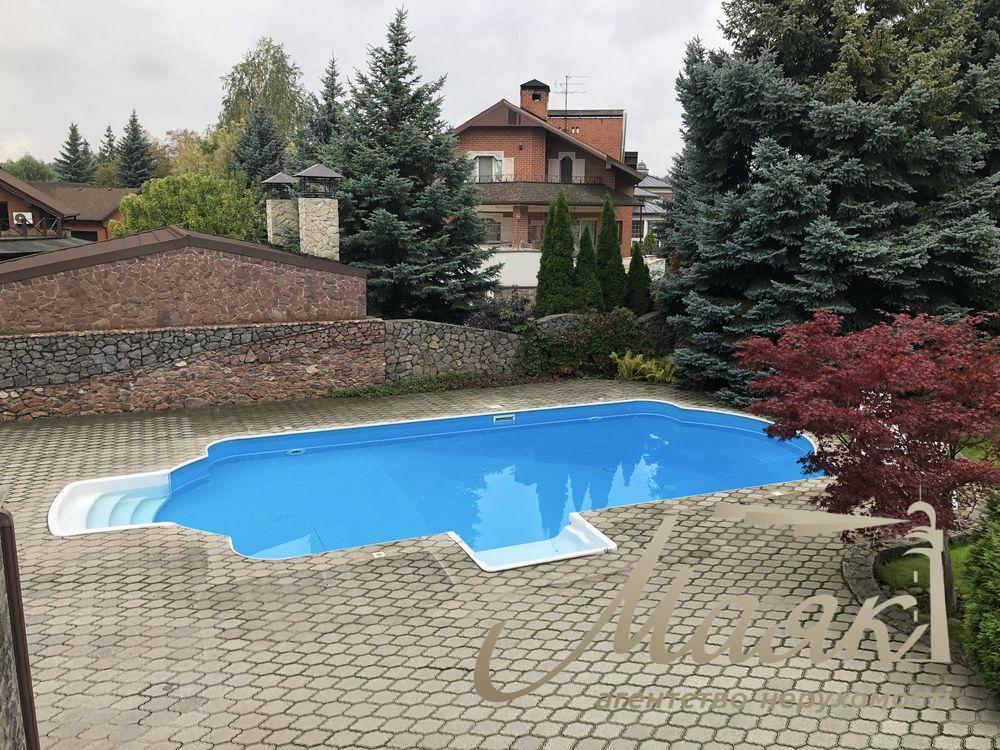 Продаж будинку з басейном у КМ "Золоті Ворота" Козин