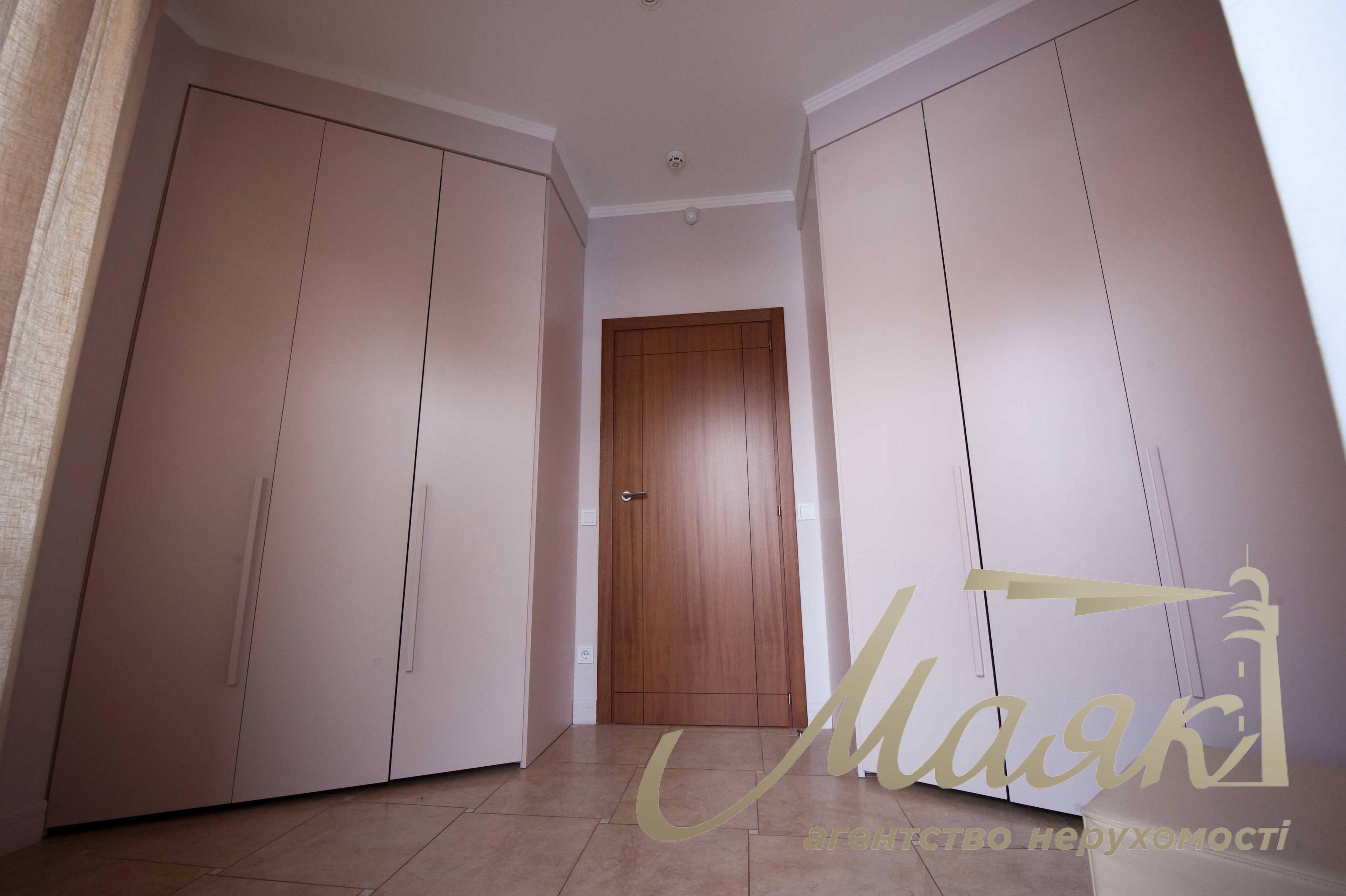 Оренда будинку 260м2 з басейном у Лісниках. КМ "Зелений Гай"