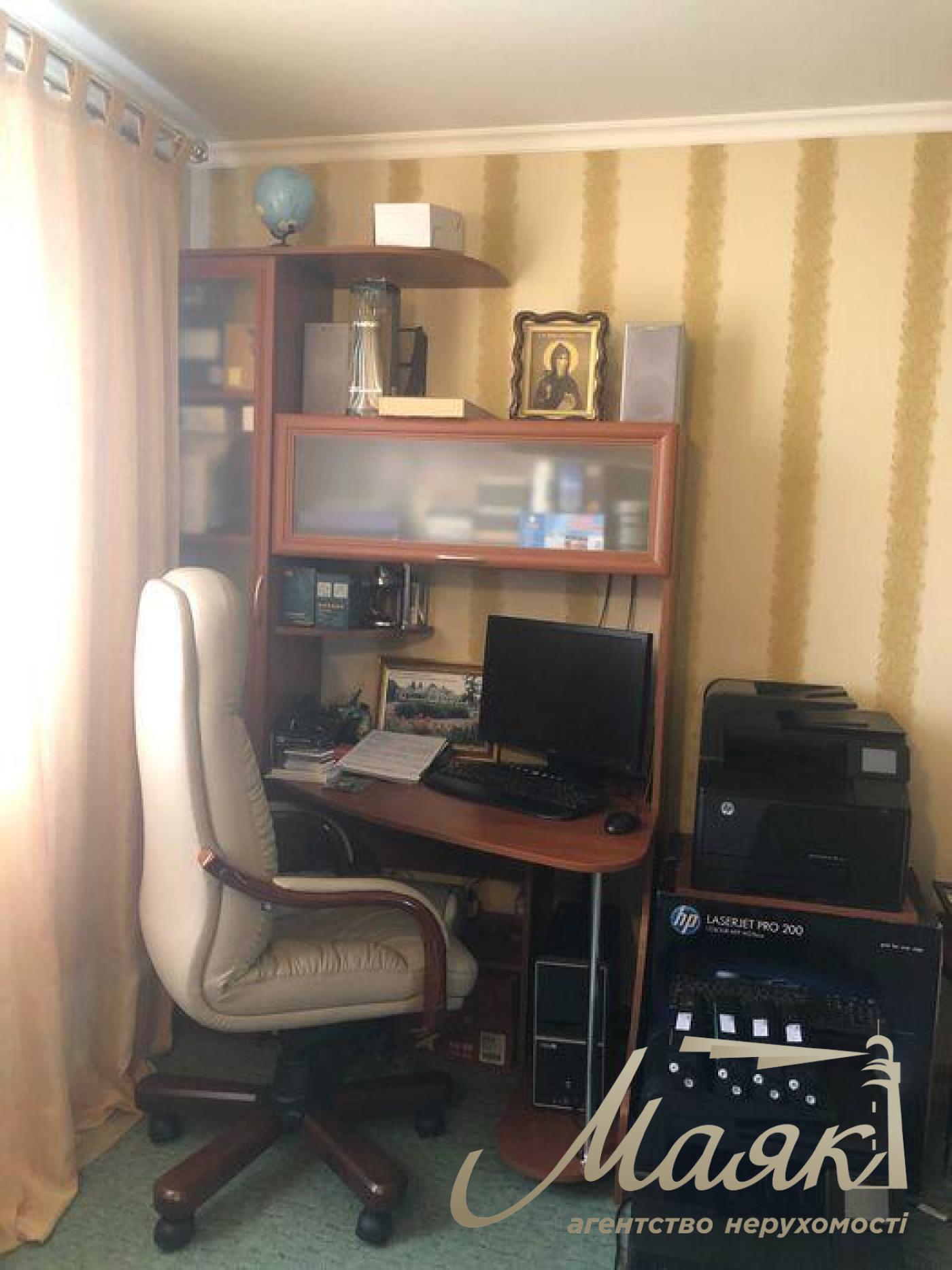 Sale of a 2-storey house 225 sq.m. Osokorki. Darnitsa. Plot 7.7 acres.