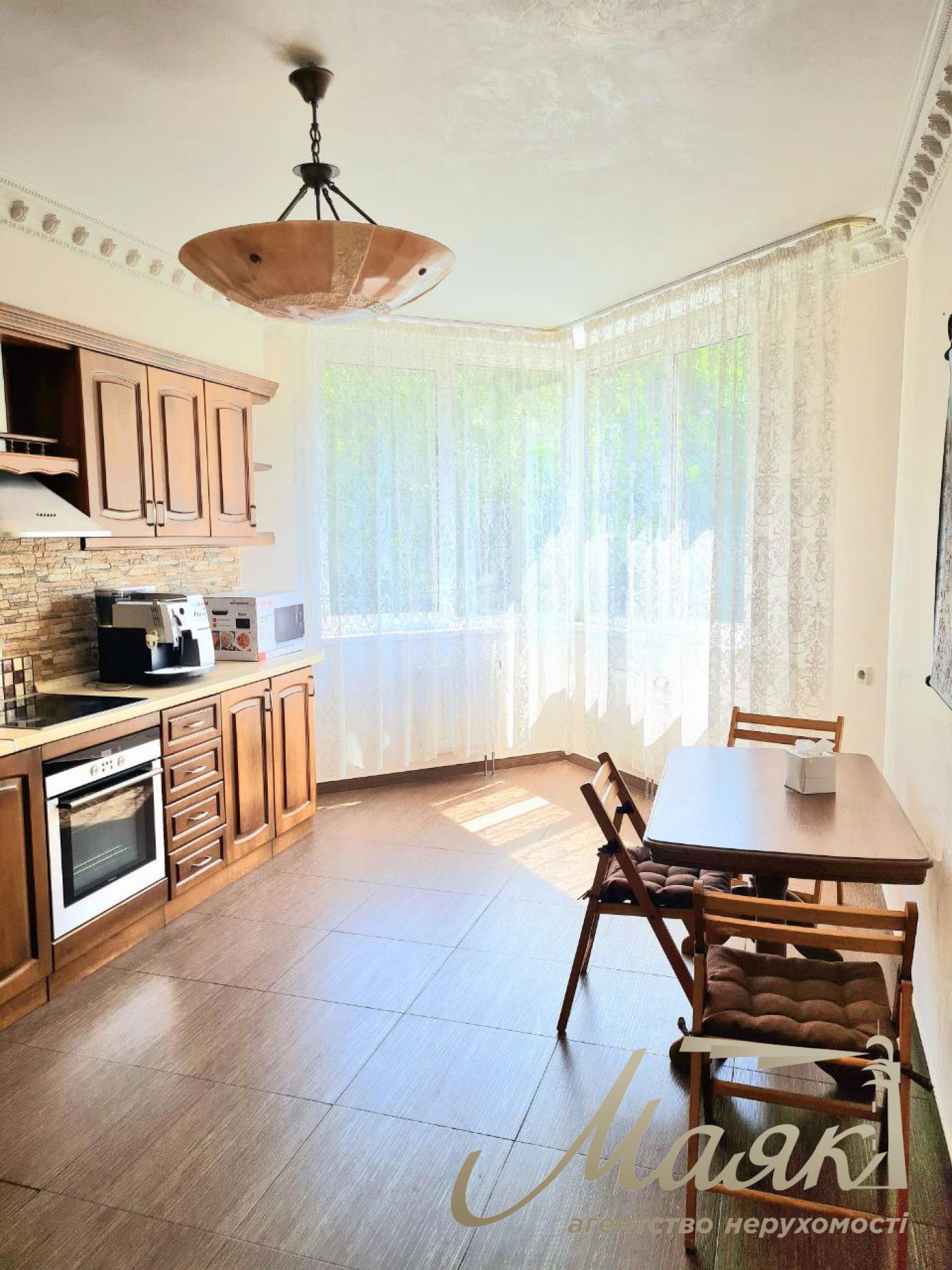 Rent 3-room apartment (140 sq. m.) Demievka, Saperno-Slobodskaya st. 22