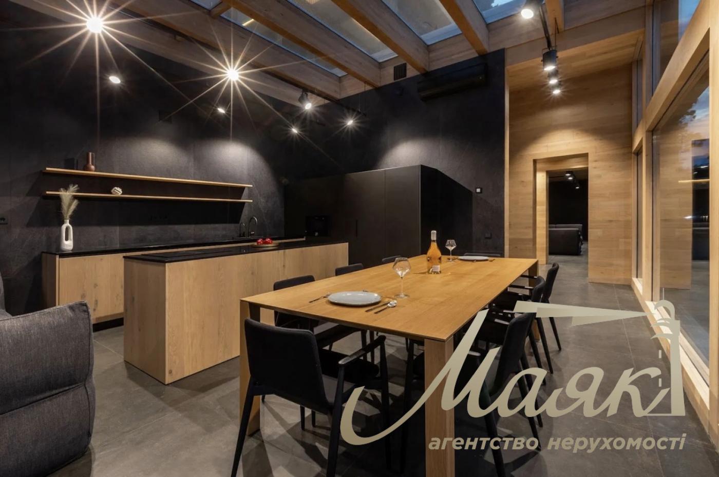 Продаж будинку Джеймса Бонда