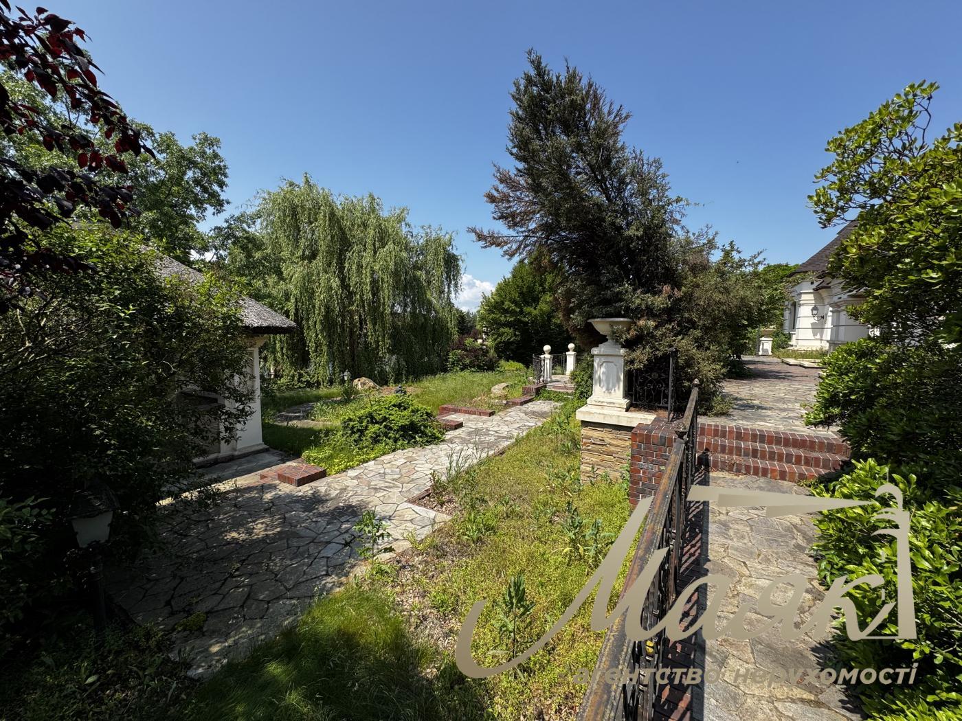 Продаж будинку біля води 1200 кв.м у Кончі-Заспі | Свій пляж і вихід до води