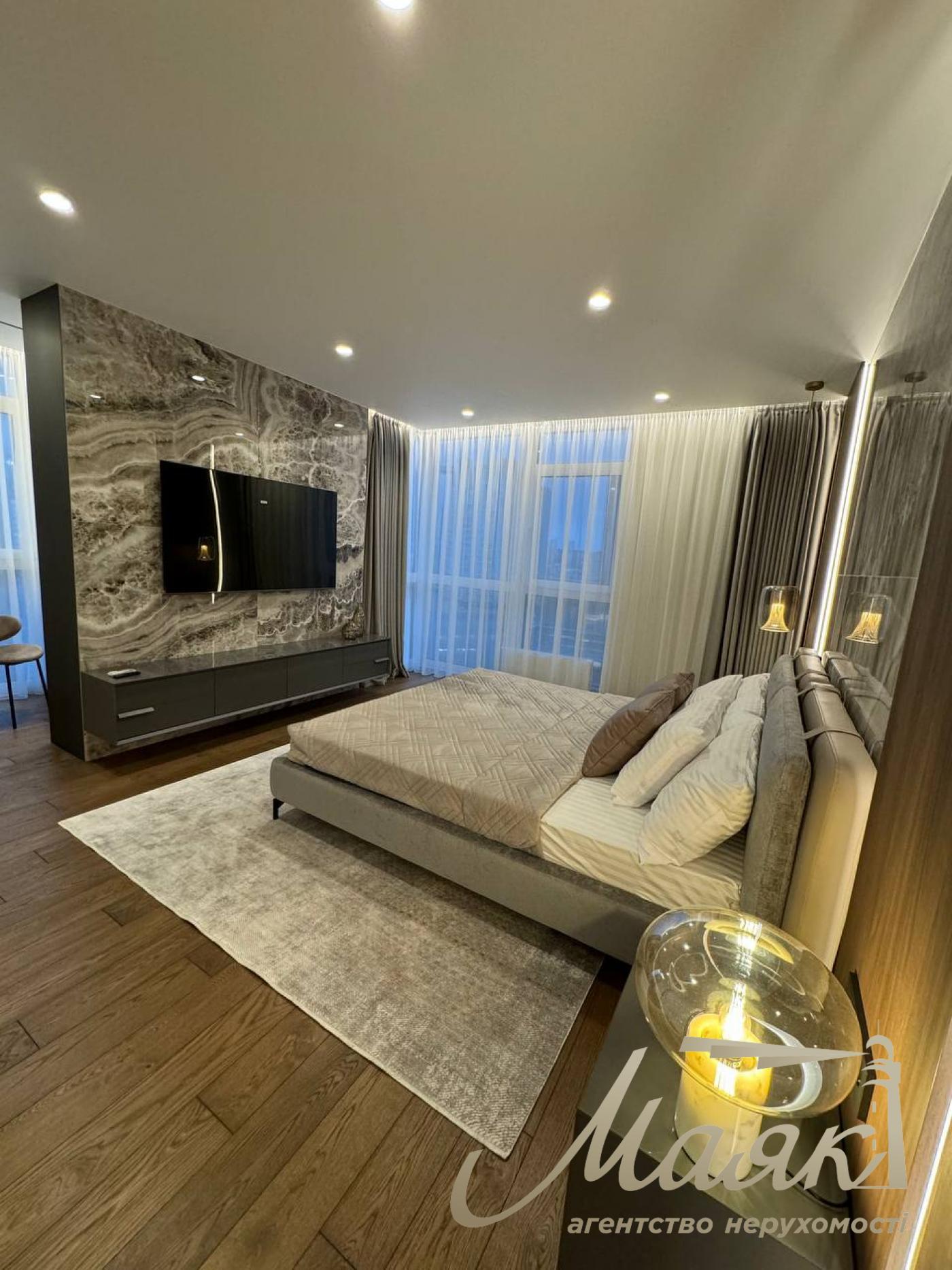 Продажа 3к квартиры  ЖК Французский Квартал-2 125м2