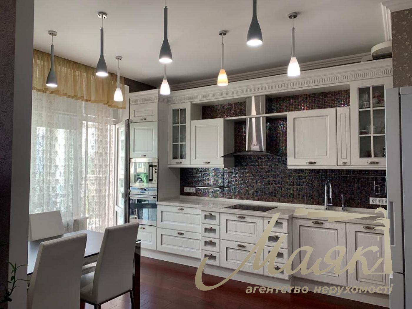 Оренда 3 кімнатної квартири в ЖК Новопечерські Липки, Андрія Верхогляда просп. , 16