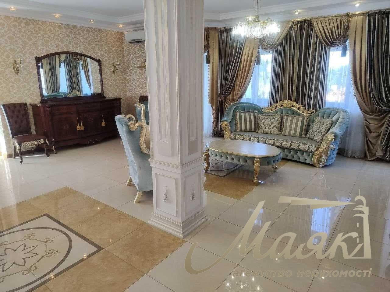 Продаж ексклюзивного триповерхового будинку площею 288 м² у житловому комплексі «Козя Спіна», Нові Петрівці, поруч із Межигір’ям, Вишгород