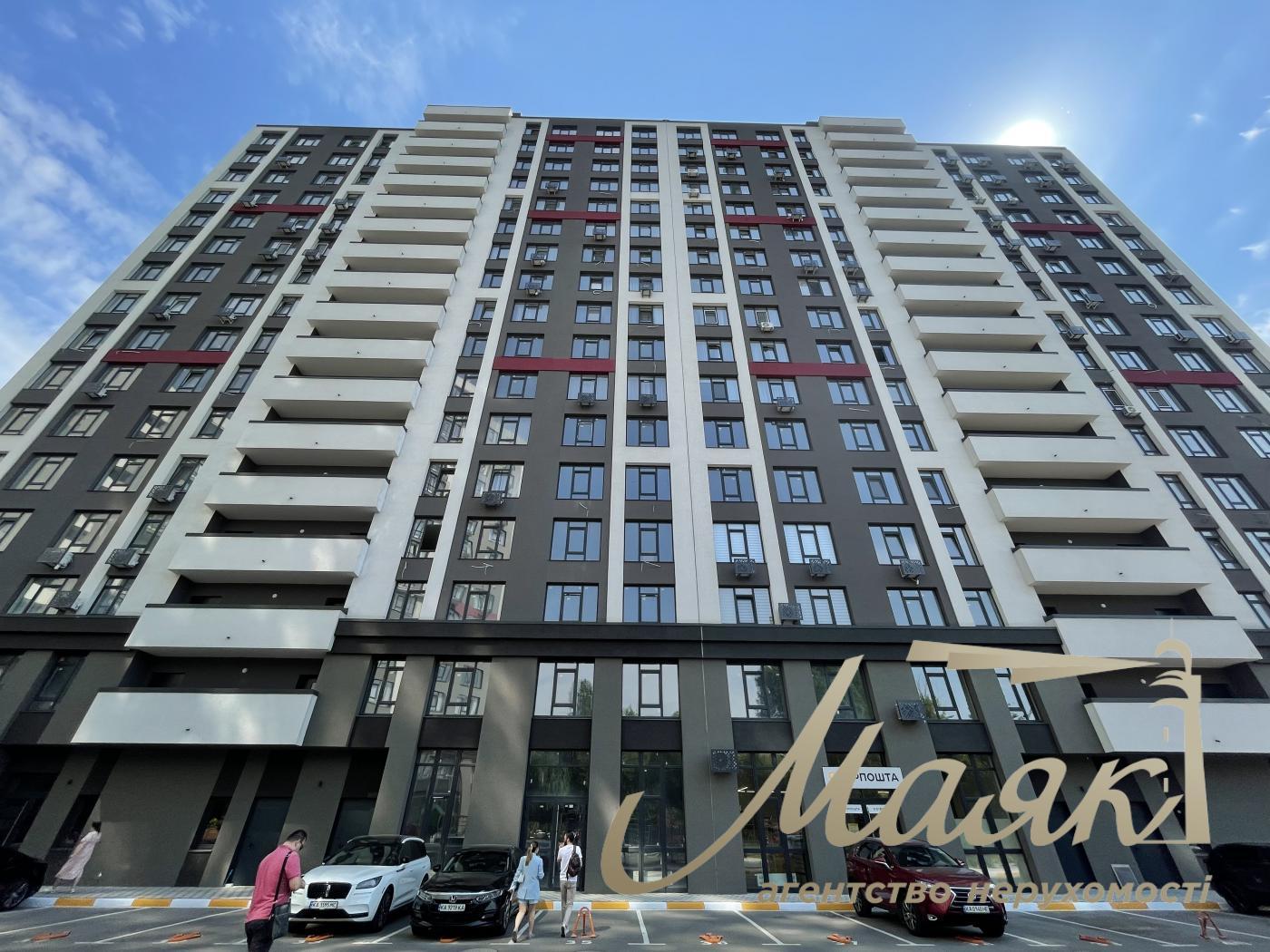 Rent of façade premises of 308 m² in the residential complex "Suchasny Kvartal", Otradny, Solomyansky district.
