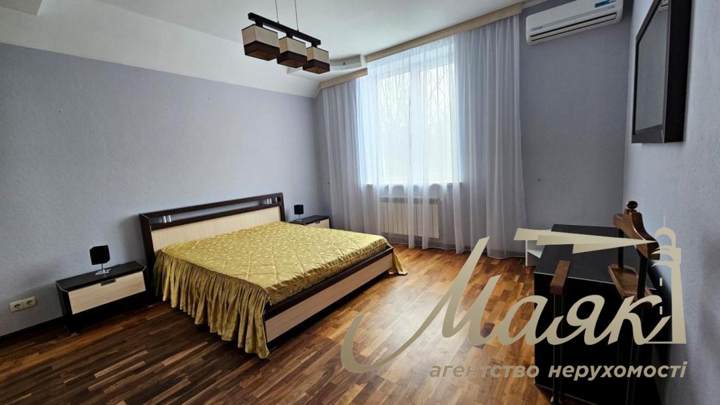 Продаж 2-поверхового будинку 220м2 з ремонтом і меблями в Гатному