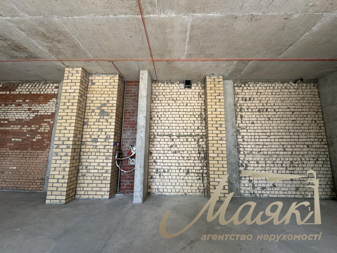 Rent of façade premises of 388 m² in the residential complex "Suchasny Kvartal", Otradny, Solomyansky district.