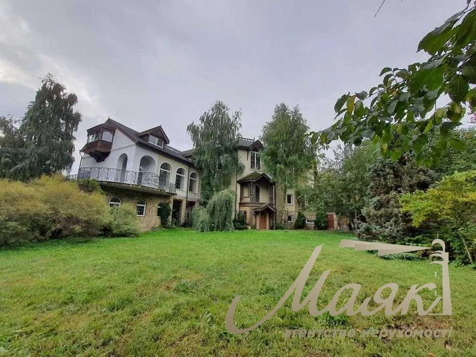 Оренда будинку 1 390 м2 у Голосіївському районі.