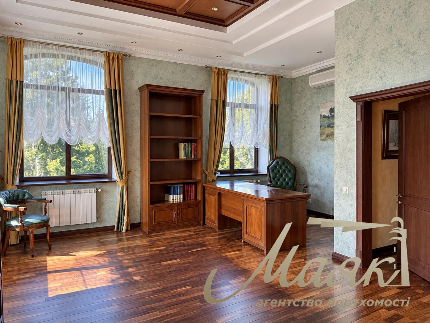 Оренда будинку площею 595 м² у с. Козин/Конча-Заспа, 30 соток, вихід до річки, сауна, басейн-купіль, Київська область, Обухівський напрямок.