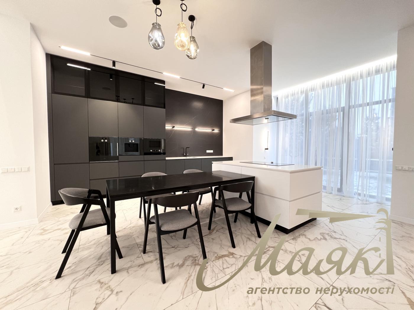 Оренда заміського будинку на Осокорках у котеджному містечку "Блакитна Лагуна"