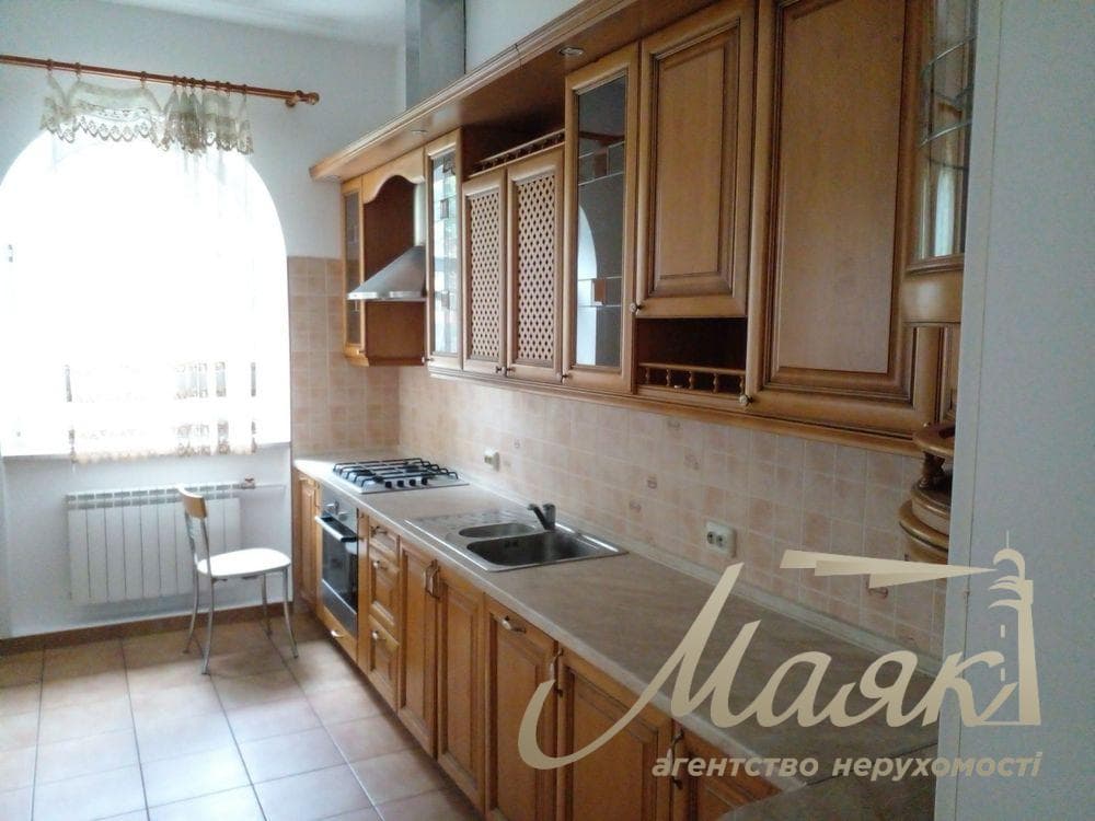 House for rent 300m2, Goloseevsky district, Kyiv, 3 minutes to the subway