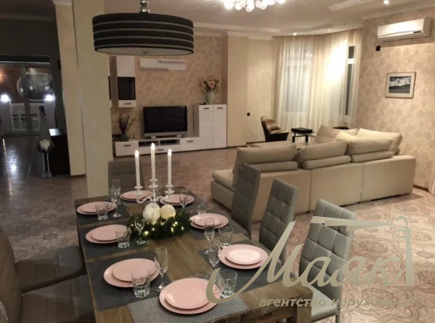 Rent a house 300m2 in the village of Kozin, ulitsa Nova,70