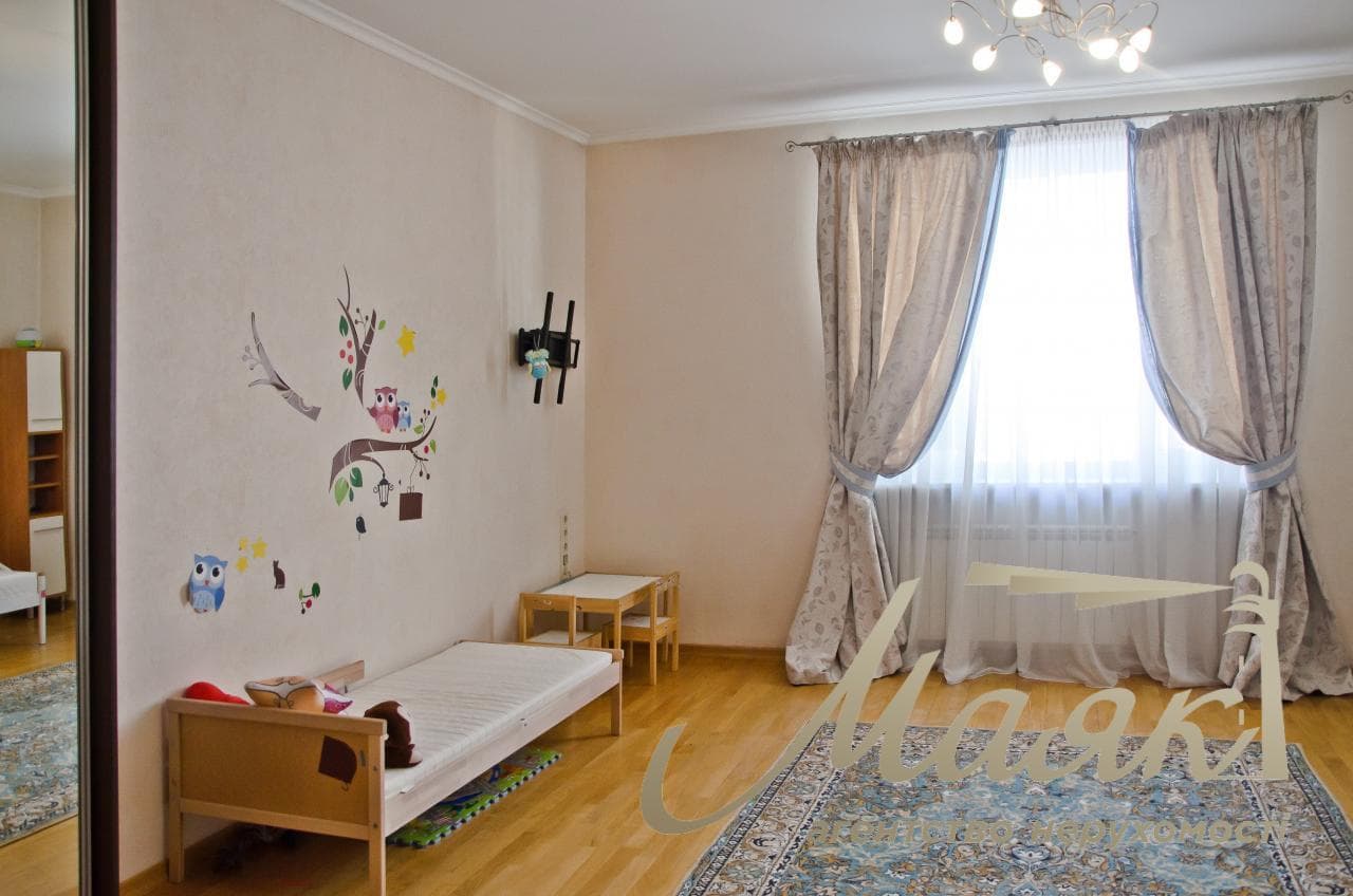 For sale 4-room apartment, Sofiyskaya Square