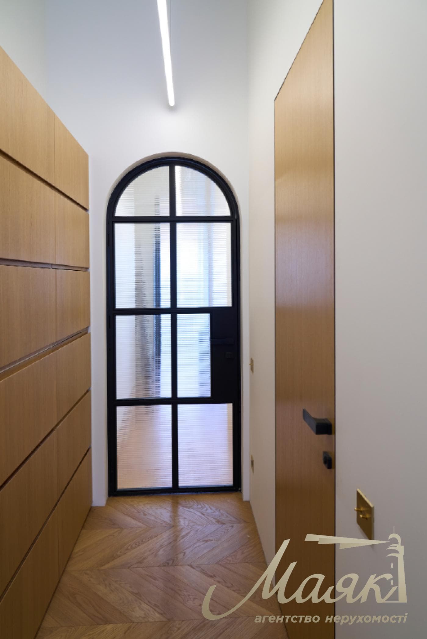 Rent 4-room apartment, stm. University, Ivan Franka str., 42, Center, Kiev