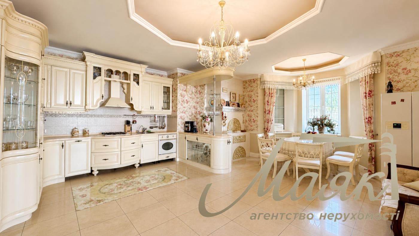 Продаж преміального 3х-поверхового будинку 350 м² у Гореничі, Бучанський район, Київська область