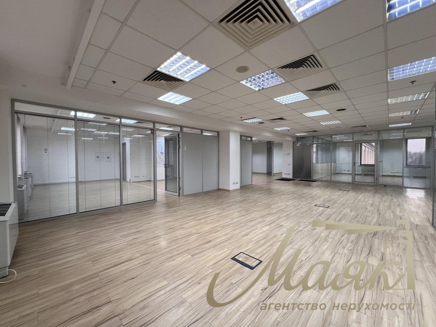 Оренда офісу 285 кв.м. в БЦ Леонардо вул.Богдана Хмельницького 52/17