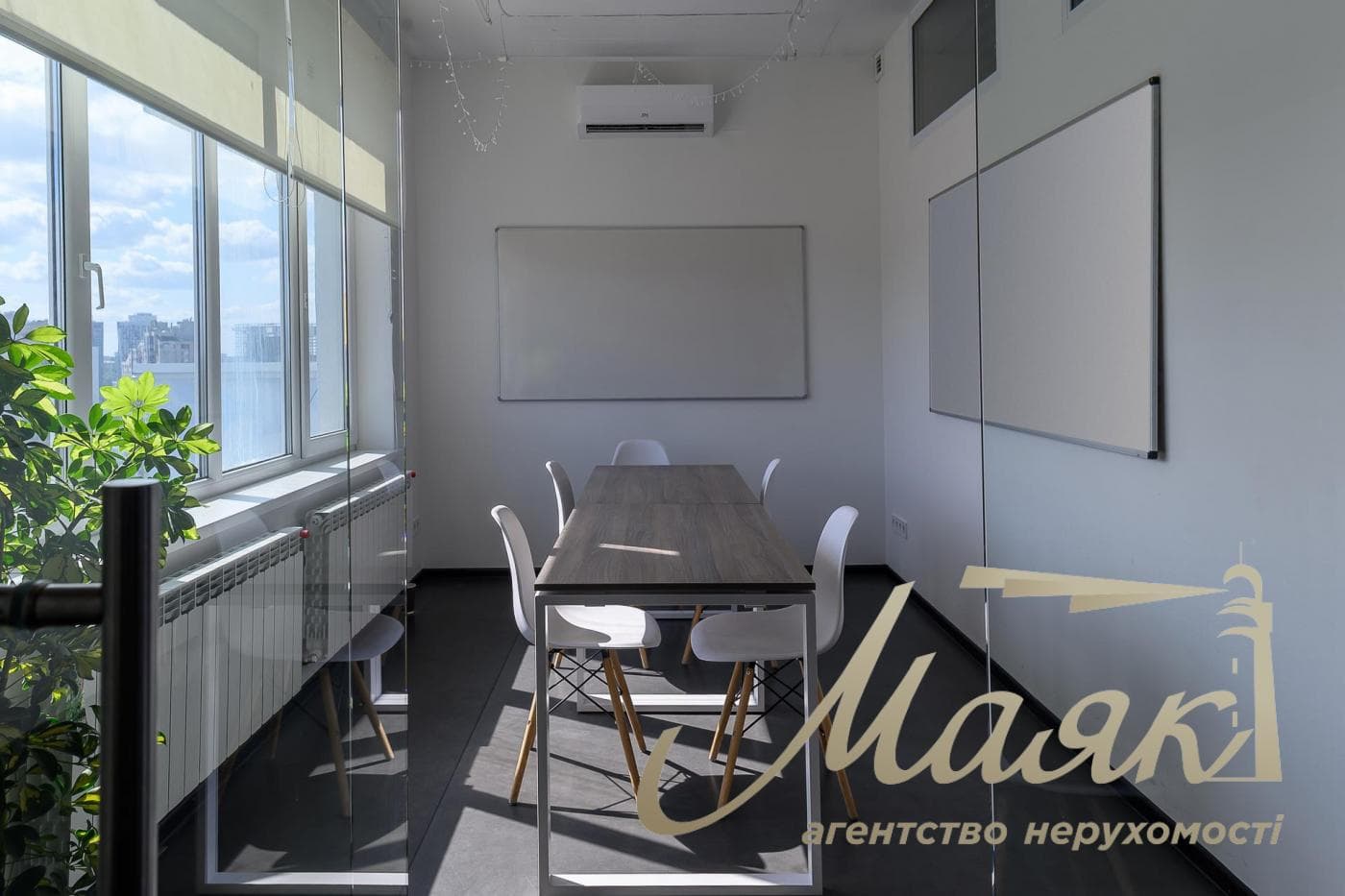 Оренда офісу площею 246,8 м² у ЖК «Андерсен» на вулиці Січевих Стрільців