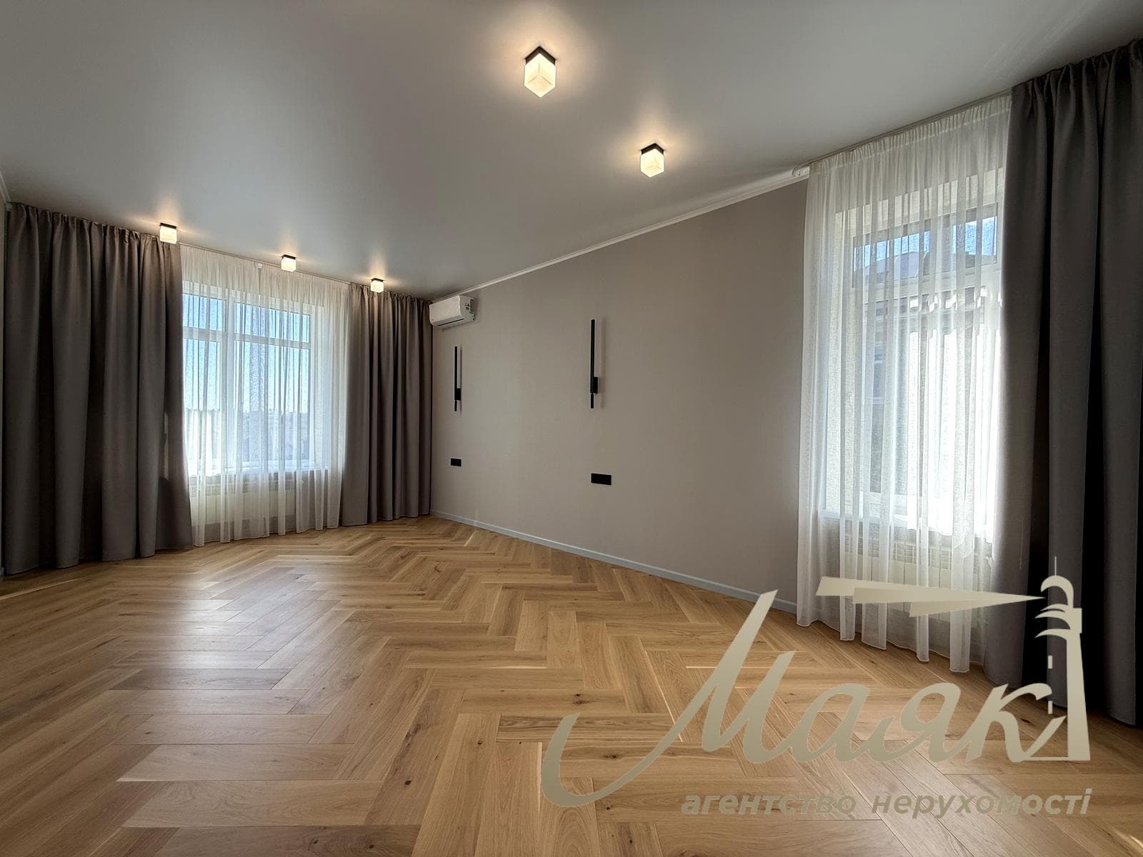 Продаж сучасного будинку 350 м² з панорамним видом с. Лісники пров. Глинище, 39, Обухівський напрямок, Київська область