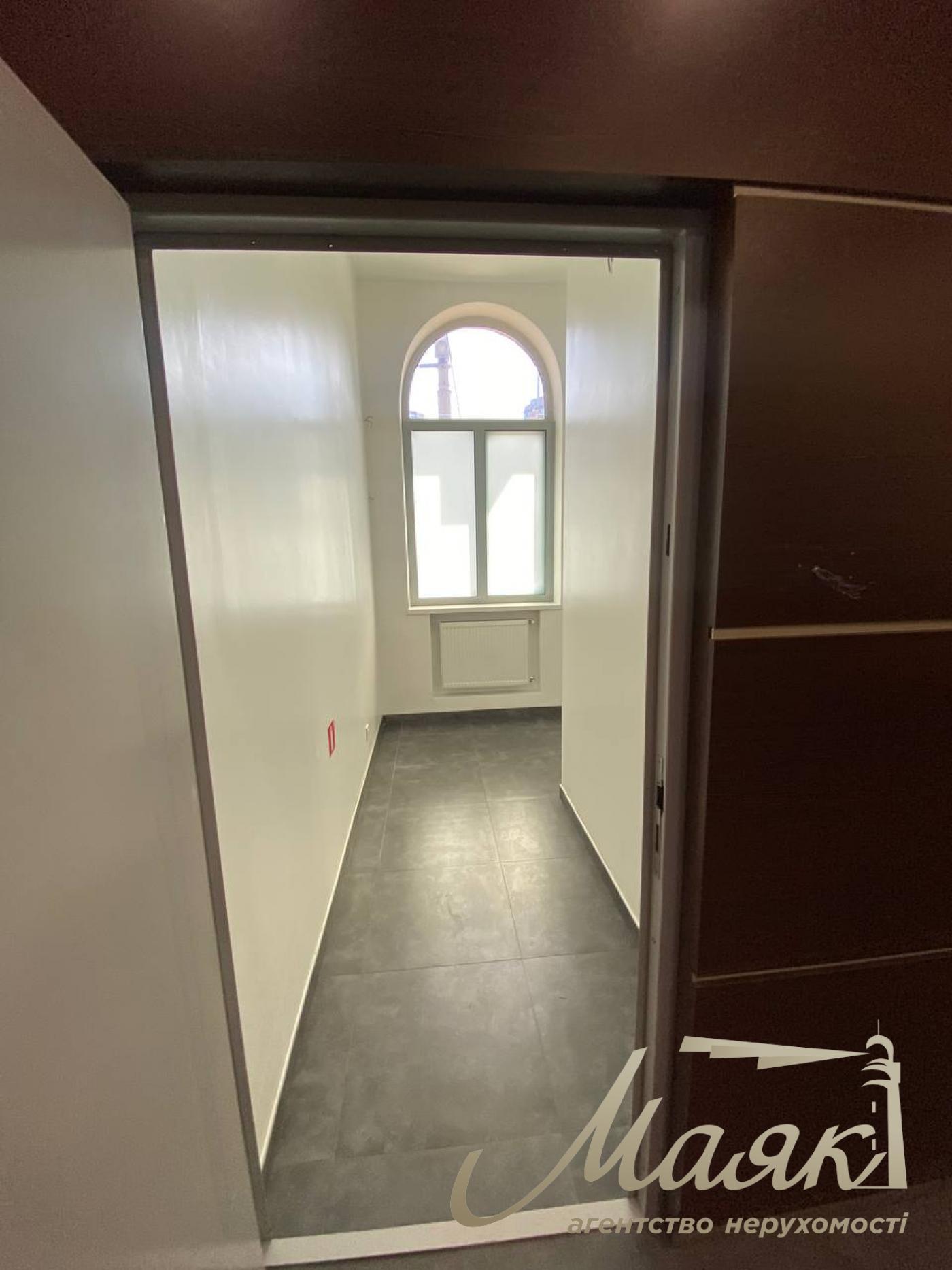 Rent commercial premises 500m2 in Pechersk