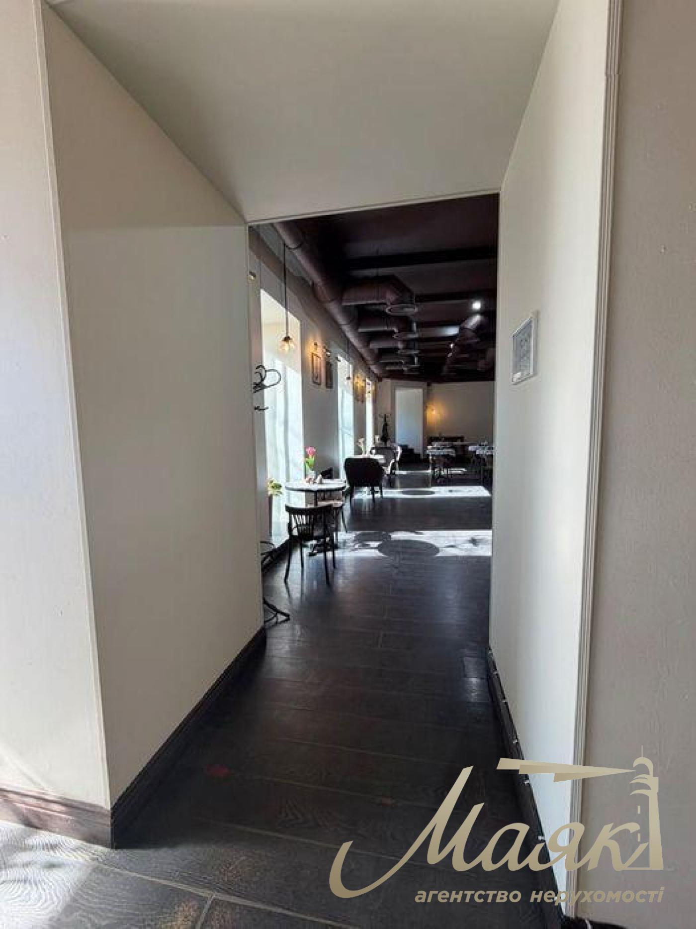 Оренда фасадного приміщення 250 м.кв. бул. Тараса Шевченка, Центр