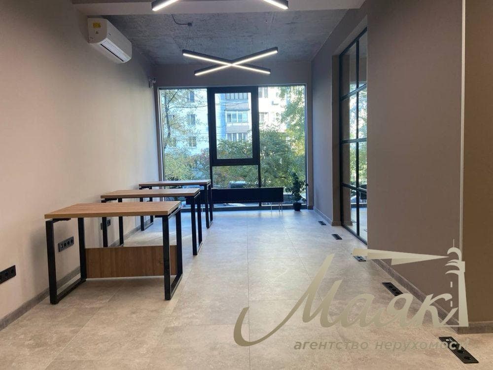 170 m² office space for rent in the Cardinal residential complex, Pechersky District.