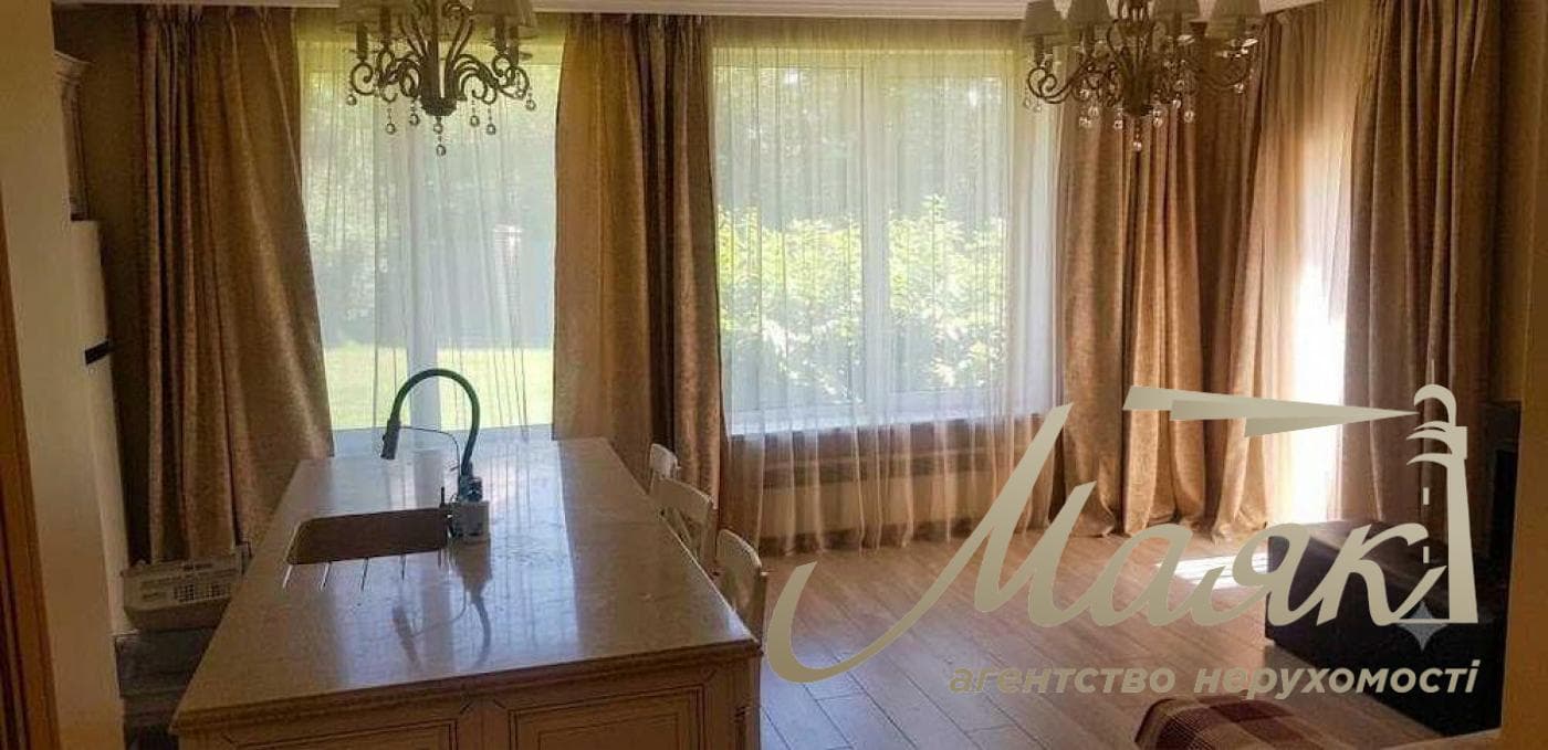 Оренда двоповерхового будинку площею 240,8 м² у Козині/Конча-Заспі, біля річки Козинка, Київська область, Обухівський напрямок.