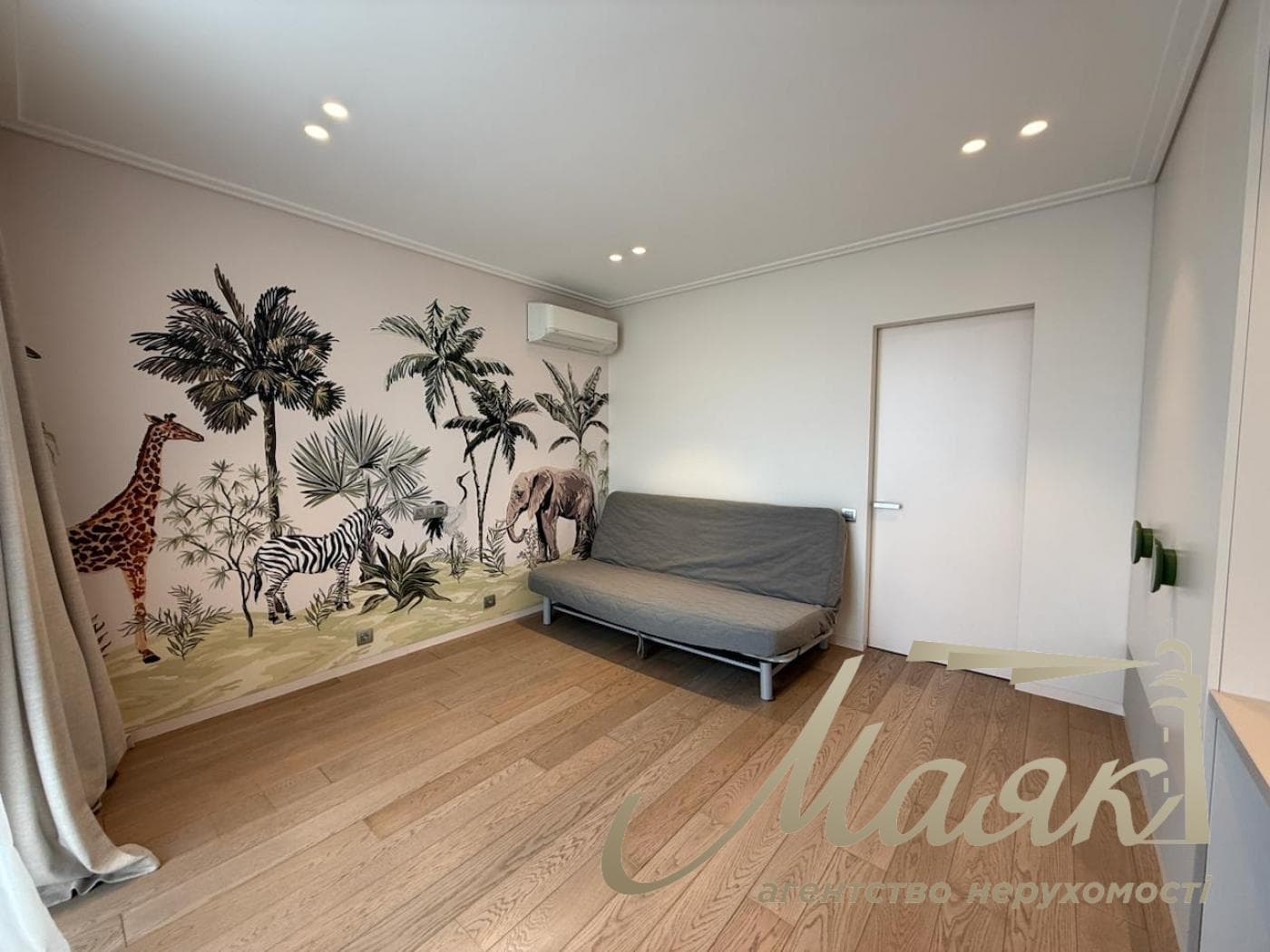 3-room apartment for rent in the "French Quarter 2" residential complex, 3a McCain Street, Pechersk
